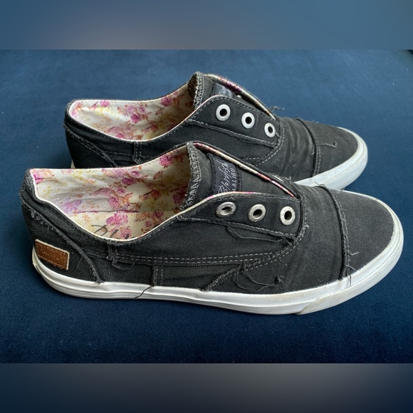 Blowfish Malibu Women's Black Sneakers - Picture 3 of 6